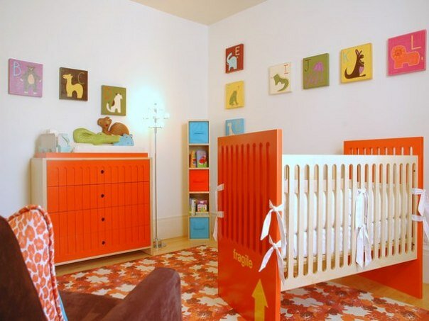 Детская комната в ярких цветах-1